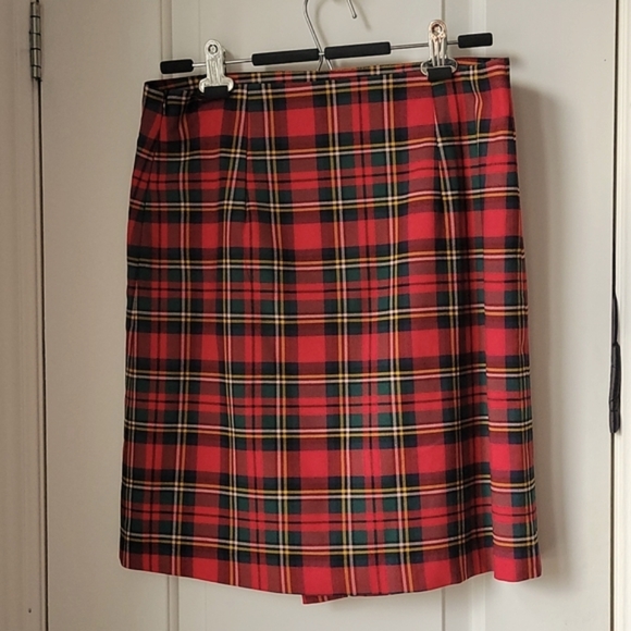 Massimo Fabro Italy Beautiful classic skirt excellent material. - Picture 2 of 12